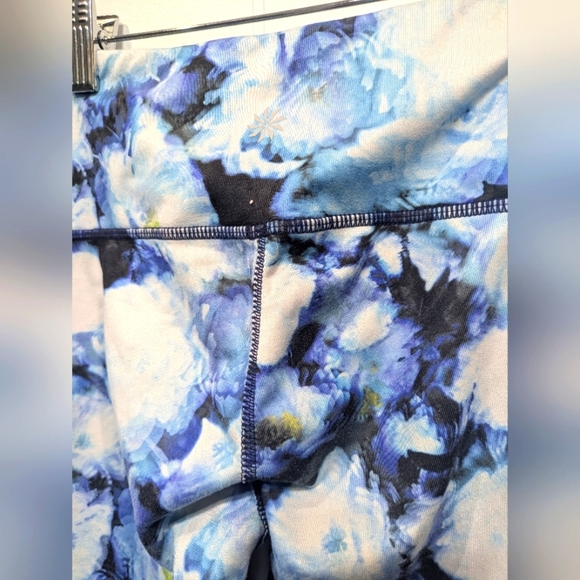 Athleta Chaturanga Legging Blue Floral Size Small - Picture 5 of 7